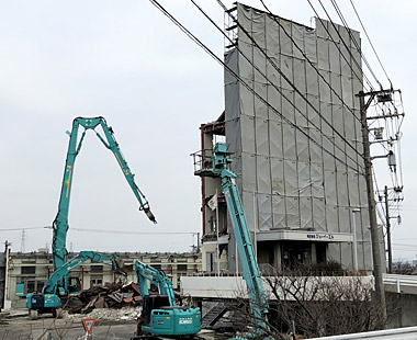 旧本社解体の様子